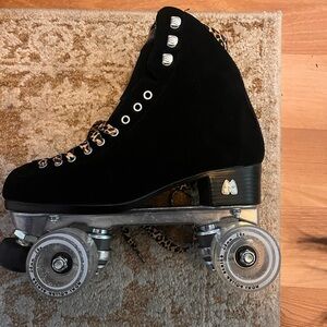 Moxi Panther Roller Skates